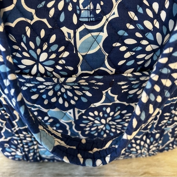 VERA BRADLEY Petal Splash Large Toggle Tote Blue White Bursts 2 Handles Travel - Picture 3 of 12